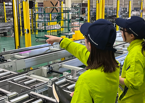 工場で装置の製作確認